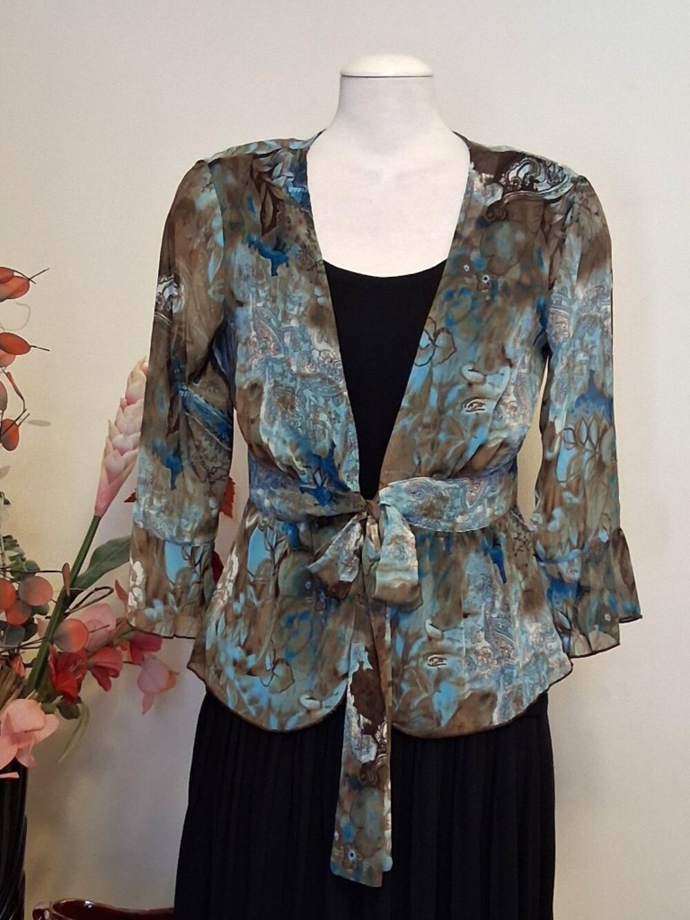 NWOT Multi Color Printed ¾ Sleeve Blouse Well Tailored Quality Summer Top